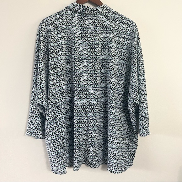 Chico’s Lightweight Blue Geometric Print Button Down Blouse 3/4 Sleeves 2 12/14 - Picture 7 of 9
